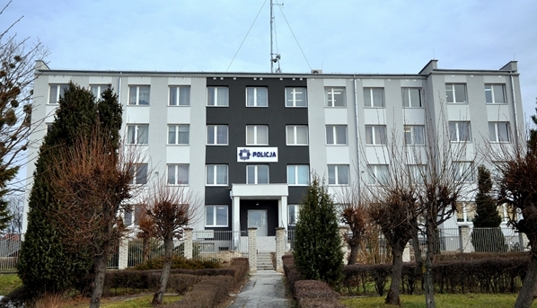 Zdjęcie przedstawia budynek Komendy Powiatowej Policji w Kraśniku