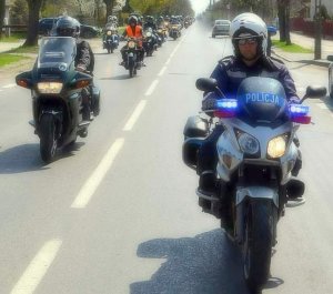 policjant na motocyklu