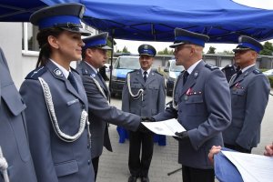 Zdjęcie przedstawia funkcjonariuszy Policji.