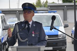 Zdjęcie przedstawia funkcjonariusza Policji.