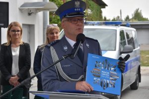 Zdjęcie przedstawia funkcjonariuszy Policji.