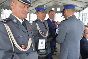 Zdjęcie przedstawia funkcjonariuszy Policji.