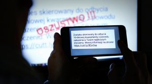 Zdjęcie przedstawia przykładowy SMS od oszustów