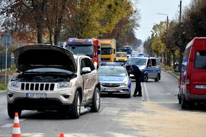 Uszkodzone pojazdy na drodze