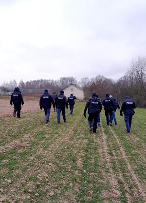 Zdjęcie poszukujących policjantów