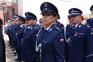 Zdjęcie policjantów kraśnickiej komendy wśród innych policjantów