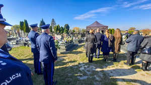 Zdjęcie kadry kierowniczej oraz żałobników