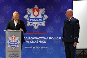 Policjant i pracownica cywil