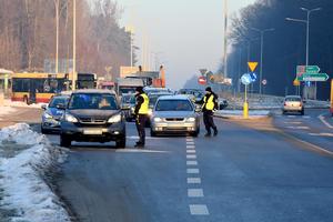 Policjanci podczas kontroli