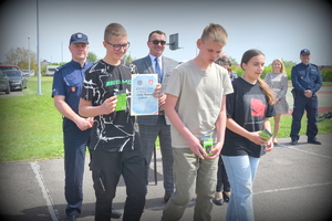 uczestnicy po wręczeniu nagród