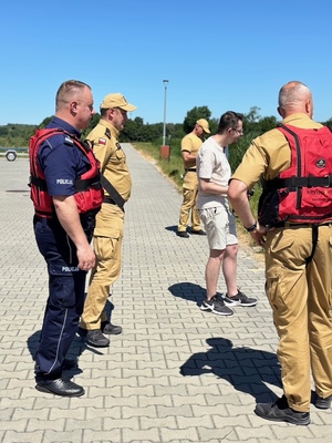 komendant KPP kraśnik nad zalewem podczas akcji