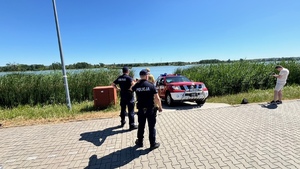 policjanci i straż