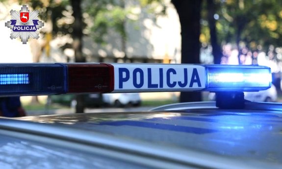 napis policja na radiowozie