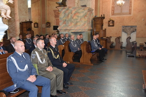goście na mszy świętej