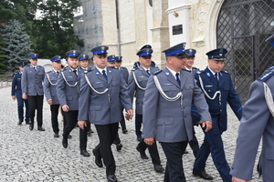 policjanci w szyku