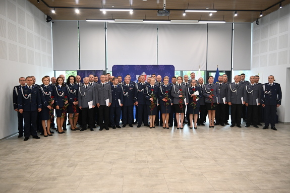 zdjęcie grupowe uczestników uroczystości