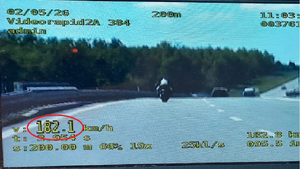 motocykl z dokonanym pomiarem na s19