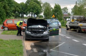 uszkodzony pojazd na jezdni