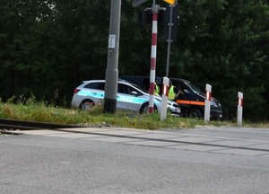 Zdjęcie przedstawia kontrole na drodze przez wspólny patrol